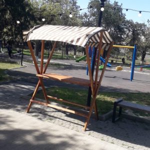 ხის დახლ-მაგიდა ტენტით